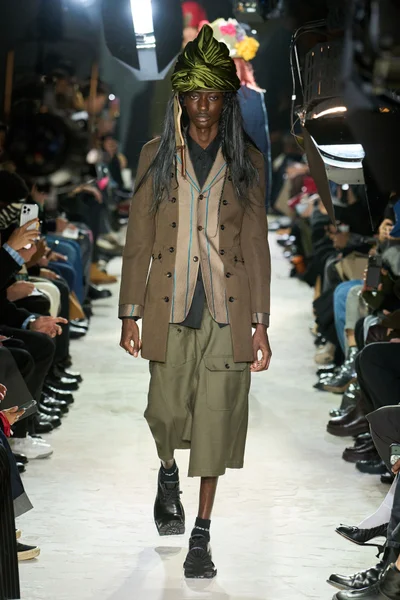 Look 10